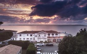 Beach Hotel - Le Grand Chalet